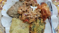 Selain tempe, ponggol yang ia ciptakan dimasak bersama lemak dan daging sapi. Durasi memasaknya pun tidak bisa dibilang sebentar. 