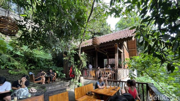 Nataraka Bali, kedai kopi dengan view ijo-ijo dan sungai di Denpasar