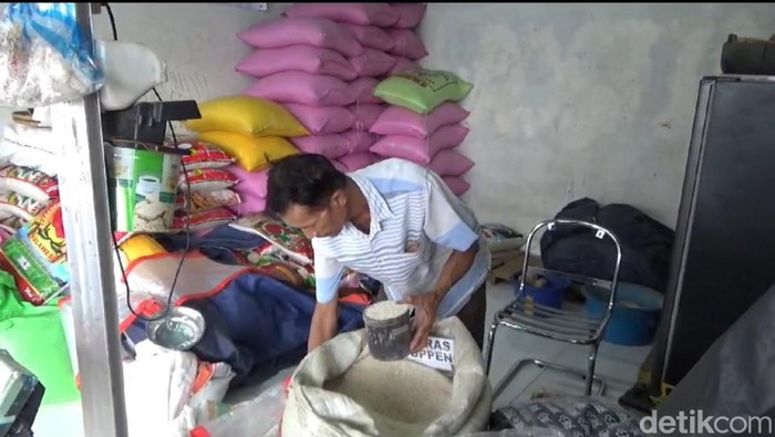 Pedagang beras di Kota Parepare, Sulsel.