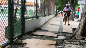 Sejumlah Pedestrian di Surabaya Rusak