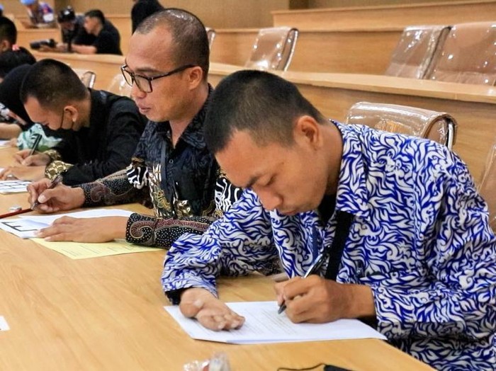 Penyandang tuna daksa asal Kabupaten Sukoharjo, Damara Prisma Suganda, lolos seleksi Calon Siswa (Casis) Sekolah Inspektur Polisi Sumber Sarjana (SIPSS) Polri Tahun Anggaran 2024. Diunggah Sabtu (2/3/2024).