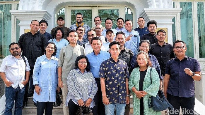Pertemuan Gibran Rakabuming Raka bersama relawan dan Mangkunegara X atau Gusti Bhre di Pracima Tuin Puro Mangkunegaran, Kamis (2/3/2024).