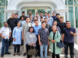 Relawan Ngaku Dipersilakan Gibran untuk Bantu Mangkunegara X Blusukan