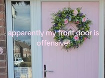 Wanita Ini Dapat Surat Pemeriksaan gegara Pintu Warna Pink, Kok Bisa?