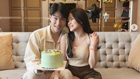 Kalau ini keseruan Victor saat makan es krim. Sapa suka es grem, tanya pria 26 tahun ini. Foto: Instagram victoragustino_