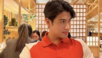 Jebolan kompetisi Masterchef Indonesia season 9 ini juga menggemari makanan Jepang. Ia memilih curry rice bertopping chicken katsu. Foto: Instagram victoragustino_