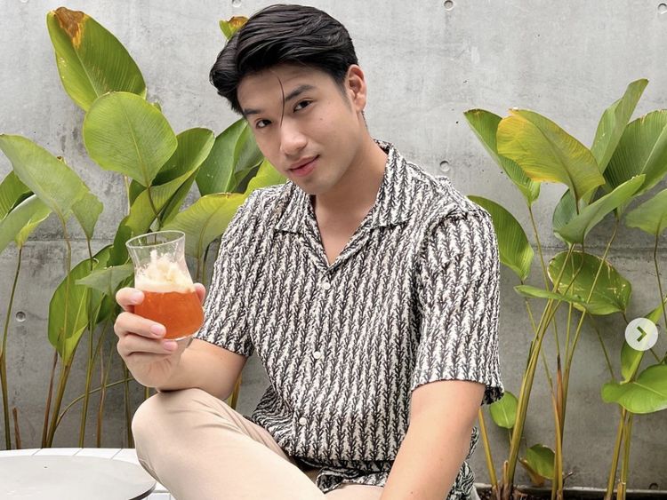 Pose Keren Victor Agustino Masterchef Saat Kulineran dan Masak