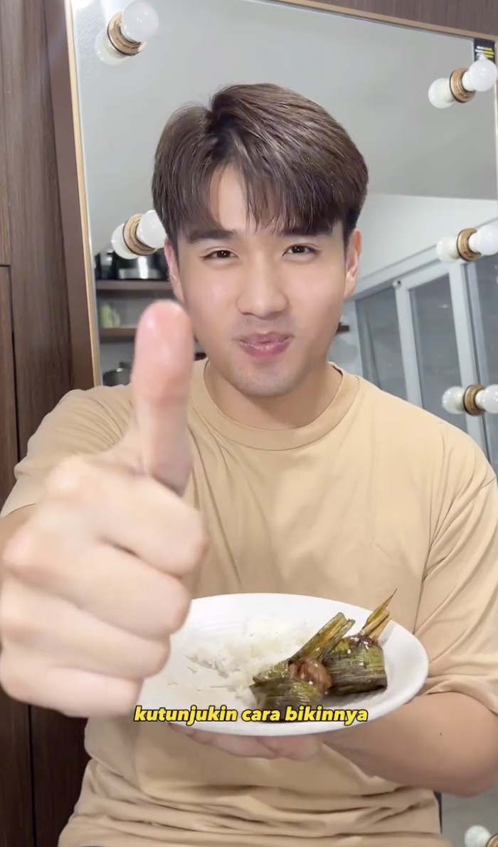 Pose Keren Victor Agustino 'Masterchef' Saat Kulineran dan Masak Pose Keren Victor Agustino 'Masterchef' Saat Kulineran dan Masak