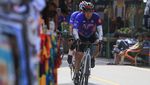 Aksi Pembalap Sepeda di Tour De Sabang 2024