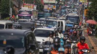 Kementerian Pekerjaan Umum dan Perumahan Rakyat (PUPR) mengkaji rencana pembangunan jalan tol Puncak di Jawa Barat untuk solusi mengurai kemacetan. 