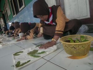 Potret Serunya Belajar Seni Ecoprint, Latih Kreativitas Anak