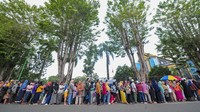 Operasi pasar yang prakarsai Pemkot Jambi tersebut menyediakan kebutuhan pokok seperti beras, minyak goreng dan daging beku. 