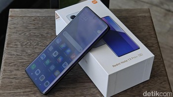 Dapur pacu HP ini mengandalkan chipset MediaTek Dimensity 7200 Ultra yang diracik dengan RAM 12 GB serta memori internal berkapasitas 512 GB. Foto: Adi Fida Rahman/detikINET