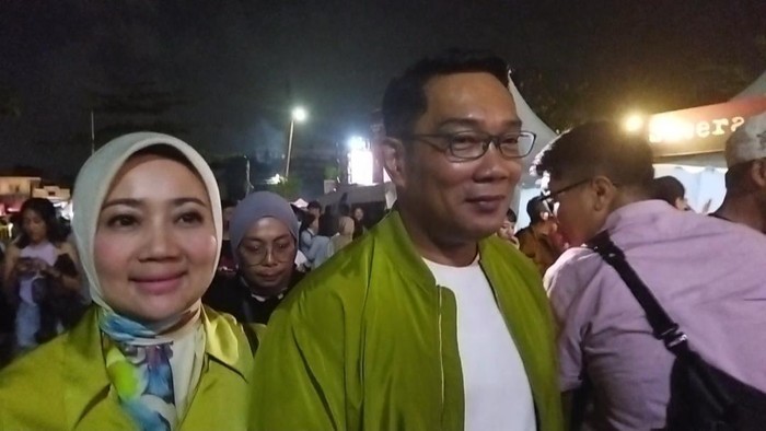 Ridwan Kamil nonton konser Ed Sheeran bareng istri