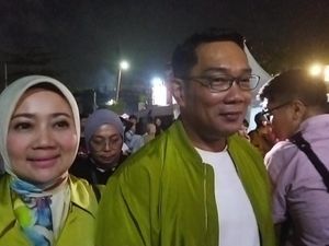 Ridwan Kamil Nonton Konser Ed Sheeran di JIS Bareng Istri