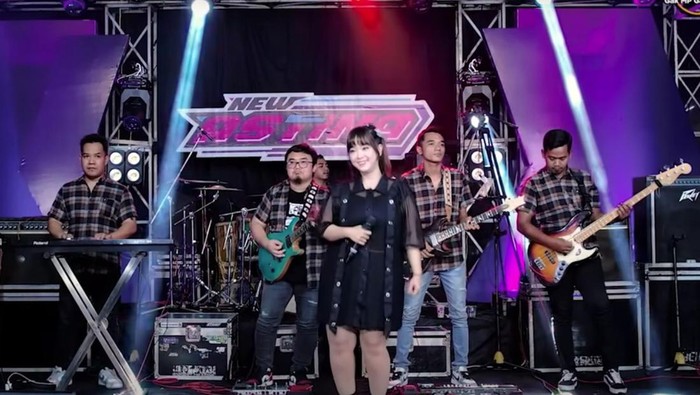 Rindi Safira yang menyanyikan lagu Hati Kecil Kaum Jalanan