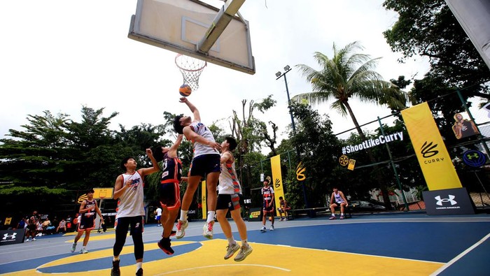 Basket menjadi salah satu olahraga paling diminati generasi muda. Ajang Curry Day hadir untuk mendukung dan menggali potensi pebasket muda.