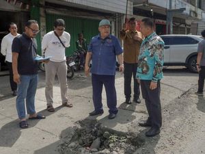 Pj Gubernur Pantau Jalan Rusak di Pekanbaru, Target Lebaran Sudah Mulus