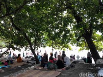 Pantai Batukaras Ramai Jadi Destinasi Gelar Botram Jelang Ramadhan
