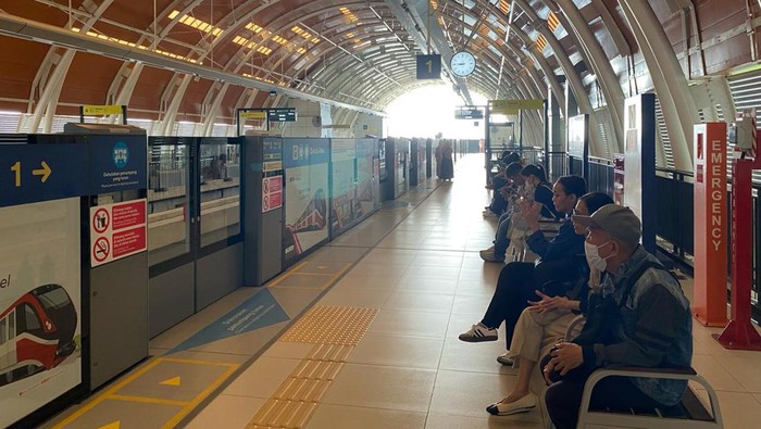 Suasana Stasiun LRT Dukuh Atas, Sabtu (2/3/2024).