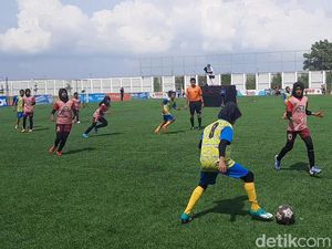 Kisah Guru Asal Rembang Jual Kambing demi Murid Ikuti Turnamen Sepakbola Putri