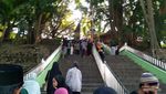Perjalanan Syahdu Menuju Makam Sunan Giri
