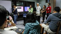 Kursus tersebut, yang dipimpin oleh profesor universitas Cherish Brillon, bertajuk “Studi Selebriti: Taylor Swift dalam Fokus” dan akan membimbing siswa melalui analisis hubungan bintang pop berusia 34 tahun itu dengan studi selebriti, wacana gender, dan ekonomi politik. 