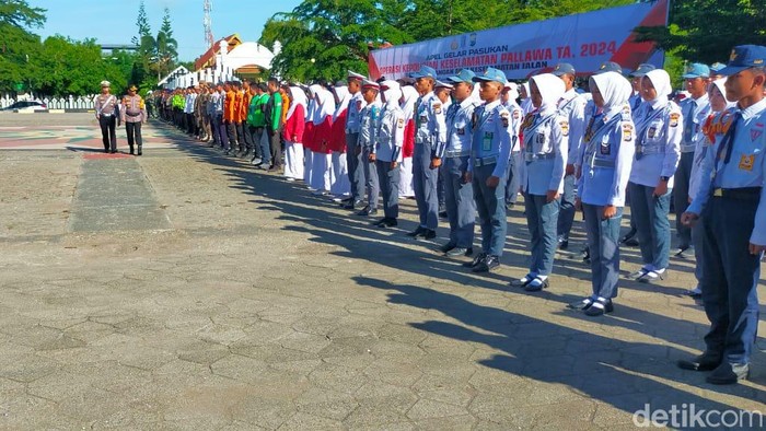Upacara gelar pasukan Operasi Keselamatan Pallawa di Lapangan Merdeka, Bone, Sulsel.