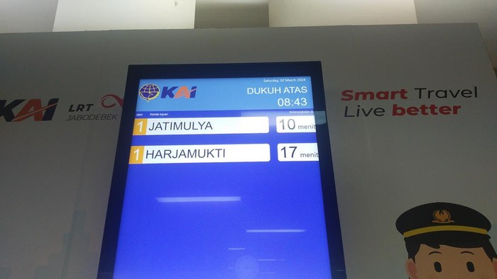Waktu tunggu LRT saat weekend di Stasiun Dukuh Atas, Sabtu (2/3/2024).
