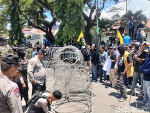 Warga di Polman Demo Tuntut Bawaslu Usut Dugaan Pelanggaran Pemilu 2024