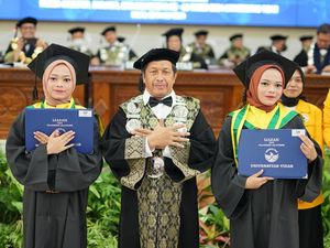 Cerita Yuana dan Yuani, Wisudawati Kembar Asal Pacitan Kompak Raih IPK 3,76