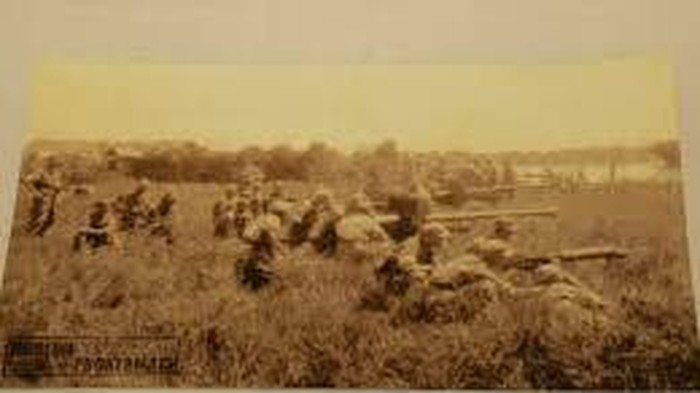 Artileri medan dan senjata mesin tentara Belanda saat pertempuran 5 Hari di Palembang Januari 1947.