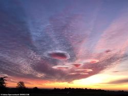 Penampakan Awan Bolong-bolong di Langit AS, Disebut UFO