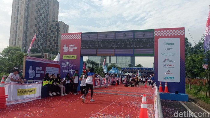 Mau Tahu Rasanya Lari di Planet Lain? Intip Serunya Bekasi Marathon 2024
