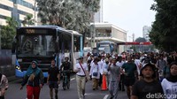 Selama CFD, kendaraan dilarang melintas kecuali Bus TransJakarta.