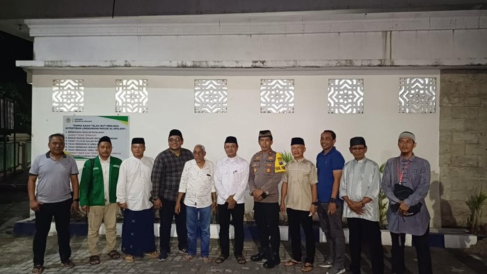 GP Ansor Surabaya dan pengurus Masjid Al Ikhlash.