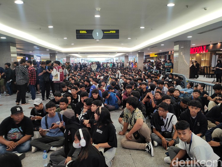 Babak grand final FFWS ID 2024 Spring telah selesai digelar. Acaranya begitu meriah, dan berikut ini potret suasana di lokasi pertandingannya.