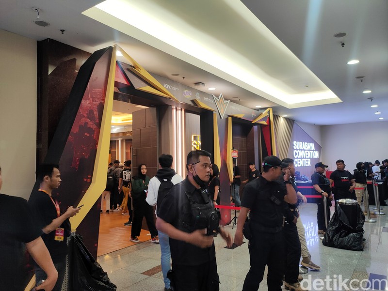 Babak grand final FFWS ID 2024 Spring telah selesai digelar. Acaranya begitu meriah, dan berikut ini potret suasana di lokasi pertandingannya.