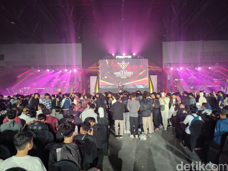 Babak grand final FFWS ID 2024 Spring telah selesai digelar. Acaranya begitu meriah, dan berikut ini potret suasana di lokasi pertandingannya.