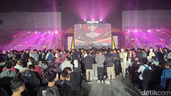 Nah keseruan grand final FFWS ID 2-24 Spring ditutup oleh penampilan Jihan Audy. Penonton pun bergoyang dan bernyanyi bersama-sama. Foto: (Panji Saputro/detikINET).