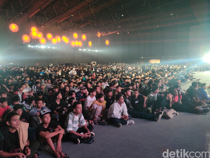 Babak grand final FFWS ID 2024 Spring telah selesai digelar. Acaranya begitu meriah, dan berikut ini potret suasana di lokasi pertandingannya.
