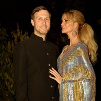 Busana pengusaha sekaligus politikus ini terdiri dari lehenga dan sari yang dimodifikasi agar terlihat lebih universal. Foto: Instagram/@ivankatrump