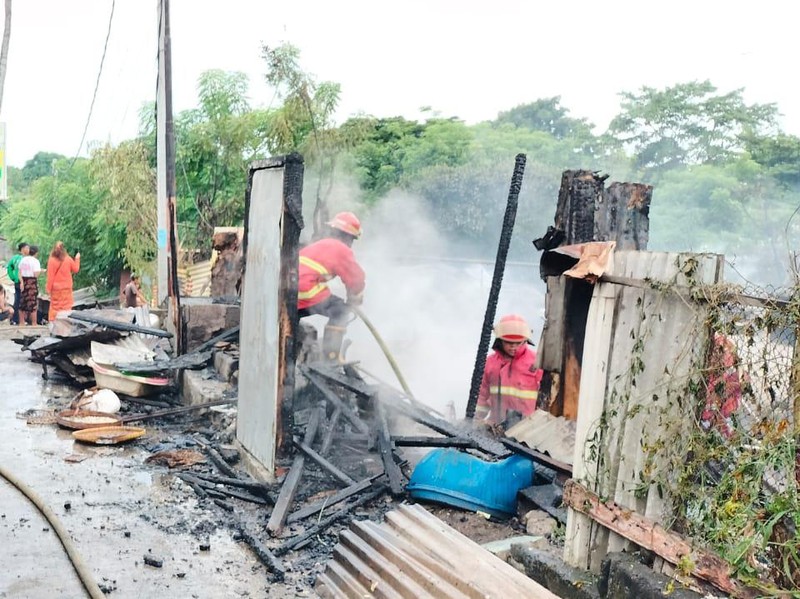 Kebakaran 29 kamar kos dengan bangunan semi permanen dan tiga warung di Denpasar, Bali, Minggu (3/3/2024). (Dok Polresta Denpasar)