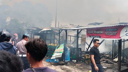 Kebakaran 29 kamar kos dengan bangunan semi permanen dan tiga warung di Denpasar, Bali, Minggu (3/3/2024). (Dok Polresta Denpasar)