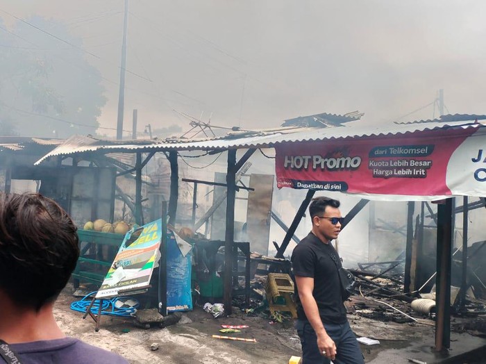 Kebakaran 29 kamar kos dengan bangunan semi permanen dan tiga warung di Denpasar, Bali, Minggu (3/3/2024). (Dok Polresta Denpasar)