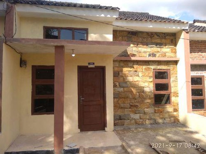 Tampilan depan rumah di Kedaung Indah Permai