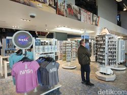 Roket Antariksa Sampai Rover Mars di Kennedy Space Center