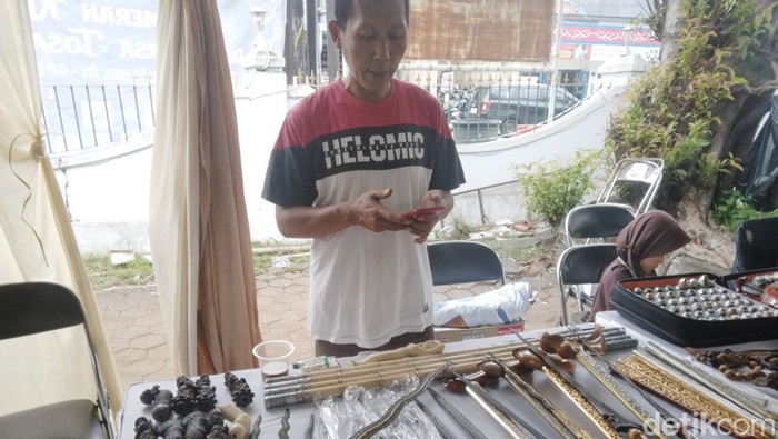 Keris yang dijajakan Yanto