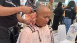 Keseruan Aksi #BeraniGundul, Potong Rambut Massal Peduli Kanker Anak