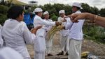 Khidmat Upacara Melasti di Pesisir Jakarta